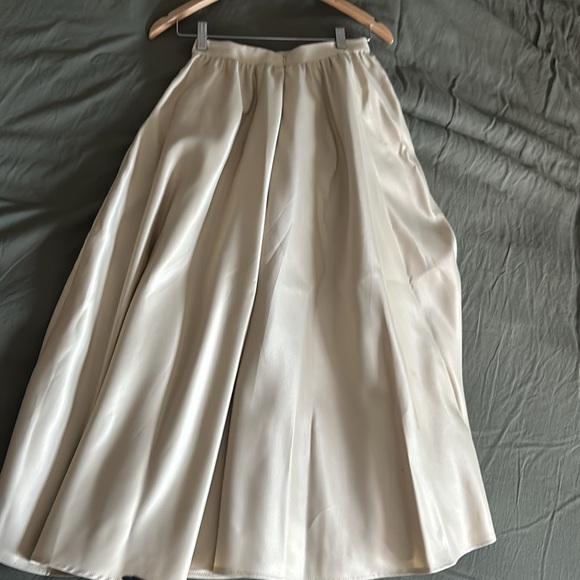 The Keaton Satin Skirt - Picture 4 of 8